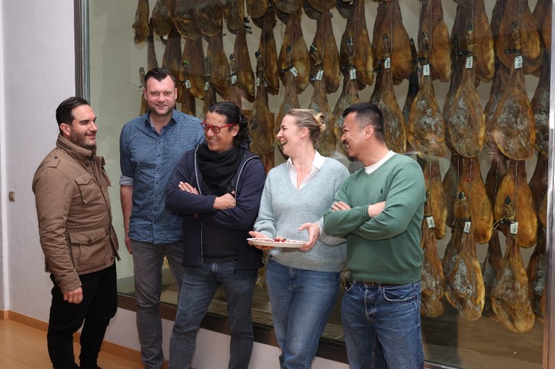 全球知名米其林星厨共赴西班牙 深度体验伊比利亚火腿的前世今生(图9) 全球知名米其林星厨共赴西班牙 深度体验伊比利亚火腿的前世今生(图9)