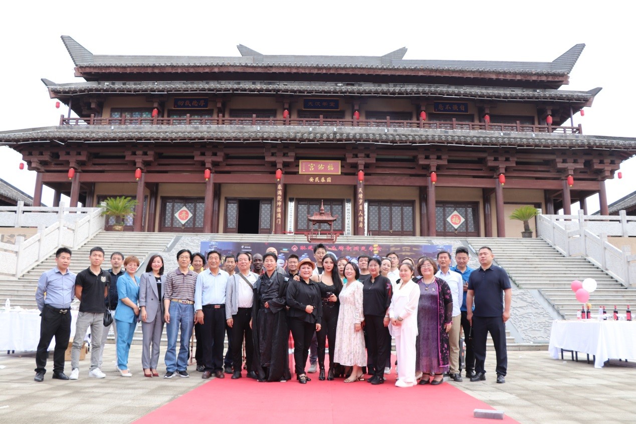 杨子洛《酥进长安》新闻发布会“吐苦水”势定要完两位百岁老人的梦想(图1)