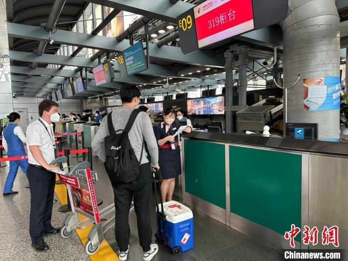 为保障人体捐献器官运输 东航一航班主动延迟72分钟起飞 为保障人体捐献器官运输 东航一航班主动延迟72分钟起飞(图2)