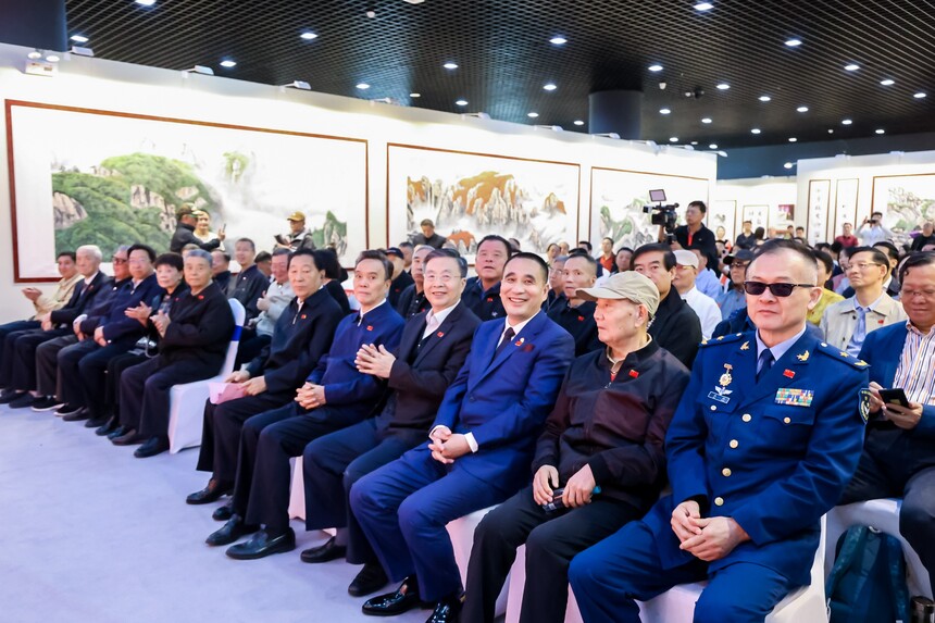 武鹏、程炯陶庆祝新中国75华诞书画展在京开幕(图3)