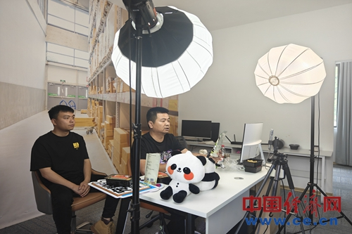 【发现最美铁路】打破交通瓶颈 西成高铁开启“熊猫第一县”经济发展引擎(图5) 【发现最美铁路】打破交通瓶颈 西成高铁开启“熊猫第一县”经济发展引擎(图5)